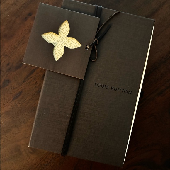 Louis Vuitton Zippy Epi Wallet in black - Picture 7 of 7